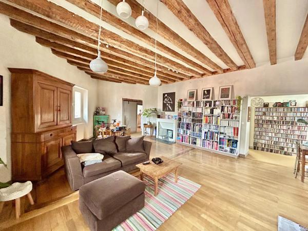 🏛️ Appartement de caractère – Dernier étage – Centre historique de Chambéry