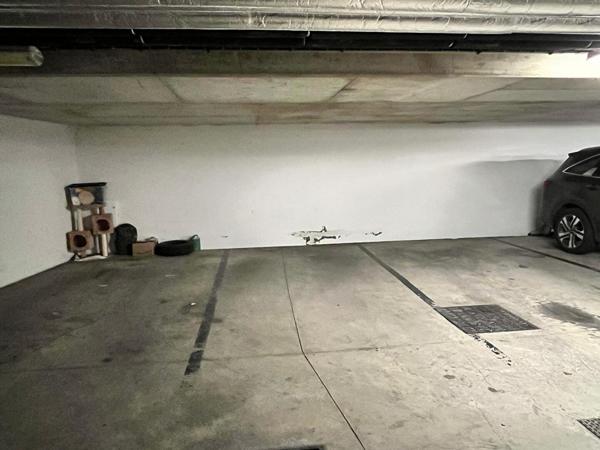 Place de parking à Louer