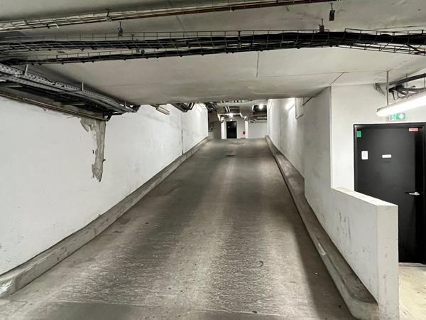 Place de parking à Louer