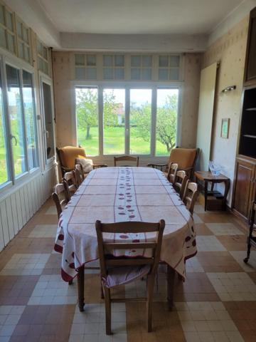 Jolie maison ancienne avec grand terrain et piscine