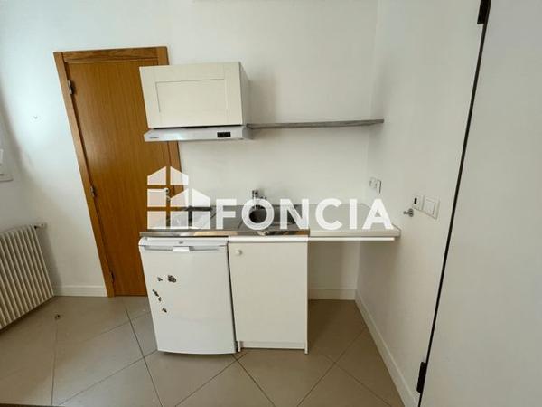 Location Studio 19.1 m² - 24 RUE DES IMBERGERES Sceaux 92330