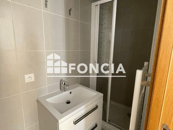 Location Studio 19.1 m² - 24 RUE DES IMBERGERES Sceaux 92330