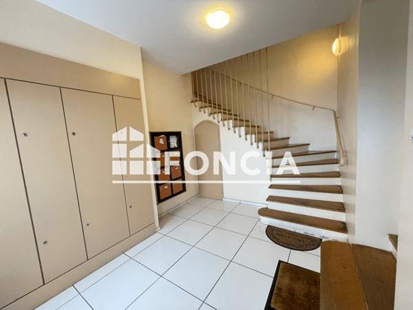 Location Studio 19.1 m² - 24 RUE DES IMBERGERES Sceaux 92330