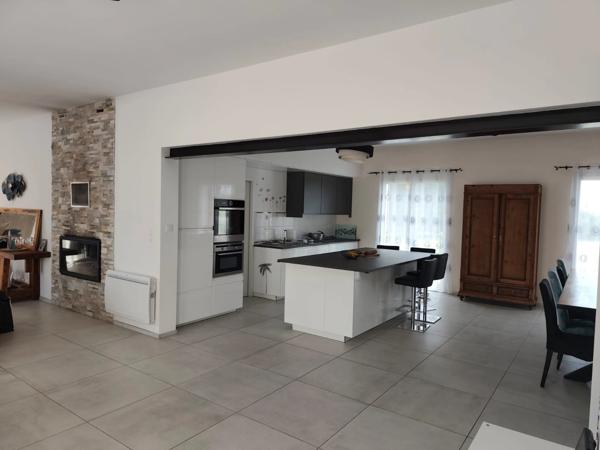 Maison à vendre 6 chambres ,  205 m2 sur terrain de 5000 m2