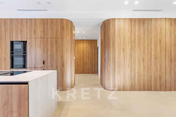 Un Joyau Contemporain à la Bouillabaisse Saint Tropez