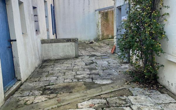 Immeuble à vendre    3 pièces •  Saint-Pierre-d'Oléron