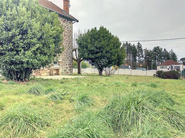 Maison Ussac 120 m2-3 chambres- jardin-garage