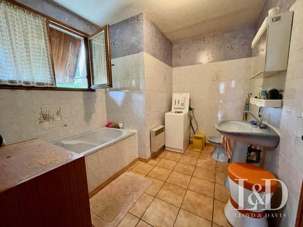 Maison indépendante T4 de plain pied avec garage et atelier