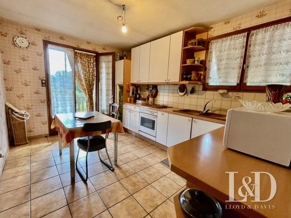 Maison indépendante T4 de plain pied avec garage et atelier