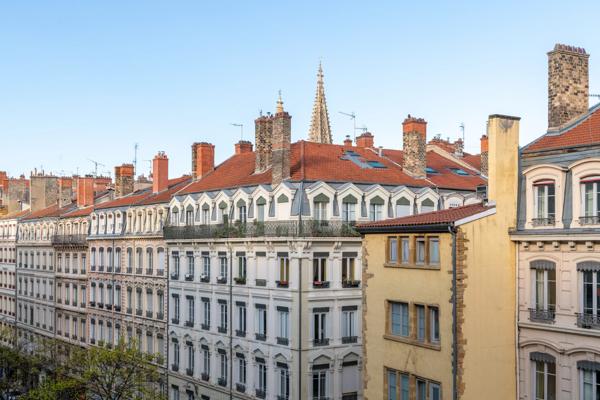 Lyon 2 - Quai de Saône - Appartement de 144 m² au 5 ème étage avec balcon - 3 chambres - Garage