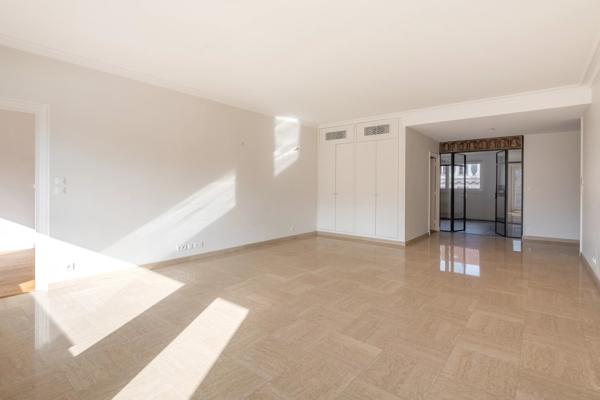 Lyon 2 - Quai de Saône - Appartement de 144 m² au 5 ème étage avec balcon - 3 chambres - Garage