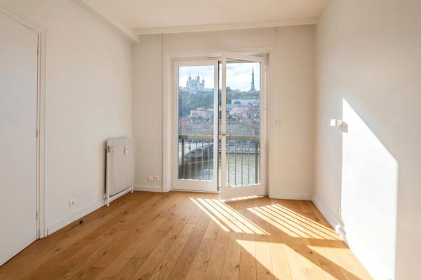 Lyon 2 - Quai de Saône - Appartement de 144 m² au 5 ème étage avec balcon - 3 chambres - Garage