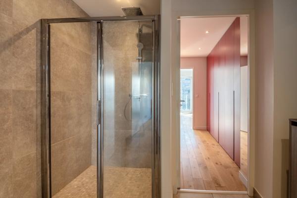Lyon 2 - Quai de Saône - Appartement de 144 m² au 5 ème étage avec balcon - 3 chambres - Garage