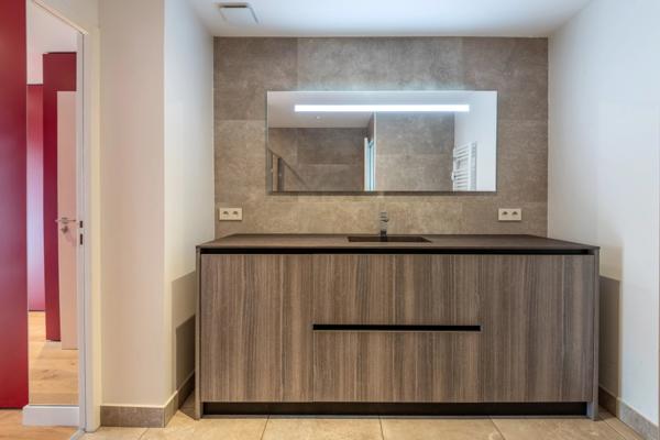 Lyon 2 - Quai de Saône - Appartement de 144 m² au 5 ème étage avec balcon - 3 chambres - Garage
