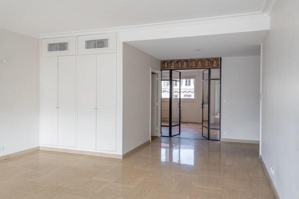 Lyon 2 - Quai de Saône - Appartement de 144 m² au 5 ème étage avec balcon - 3 chambres - Garage