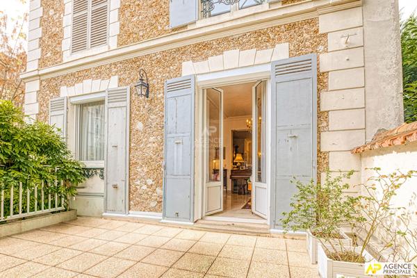 Versailles Rive-Droite Sainte Jeanne d'Arc - Maison 8 pièces de 163 m² habitables (235m² au sol) avec terrasse et garage €1 750 000 ** - Référence 26618