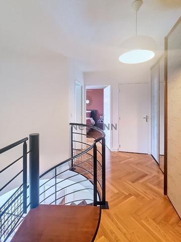 COUP DE COEUR - TOURS CENTRE CATHEDRALE - TRIPLEX 6 PIECES 151.04 m2 - 4 CHAMBRES - DOUBLE STATIONNEMENTS - JARDIN PRIVE