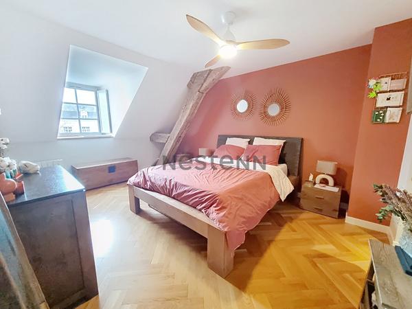 COUP DE COEUR - TOURS CENTRE CATHEDRALE - TRIPLEX 6 PIECES 151.04 m2 - 4 CHAMBRES - DOUBLE STATIONNEMENTS - JARDIN PRIVE