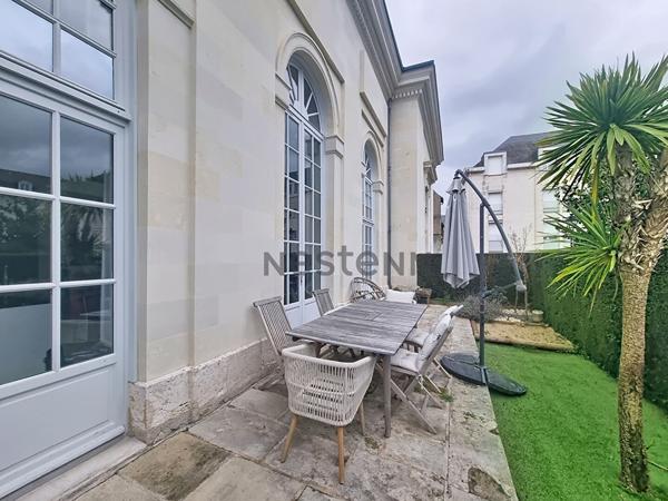 COUP DE COEUR - TOURS CENTRE CATHEDRALE - TRIPLEX 6 PIECES 151.04 m2 - 4 CHAMBRES - DOUBLE STATIONNEMENTS - JARDIN PRIVE