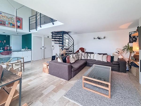 COUP DE COEUR - TOURS CENTRE CATHEDRALE - TRIPLEX 6 PIECES 151.04 m2 - 4 CHAMBRES - DOUBLE STATIONNEMENTS - JARDIN PRIVE