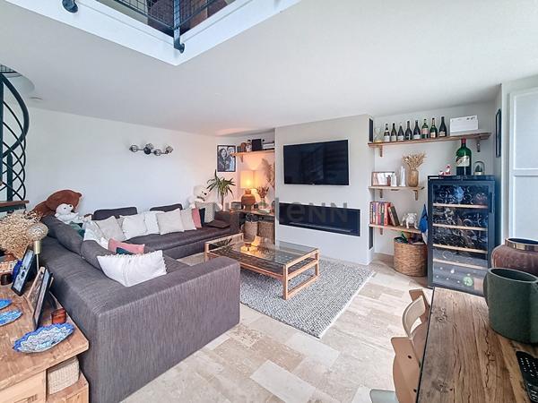 COUP DE COEUR - TOURS CENTRE CATHEDRALE - TRIPLEX 6 PIECES 151.04 m2 - 4 CHAMBRES - DOUBLE STATIONNEMENTS - JARDIN PRIVE