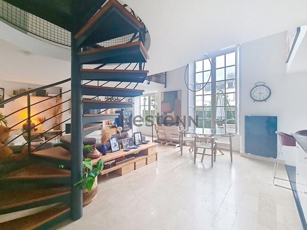 COUP DE COEUR - TOURS CENTRE CATHEDRALE - TRIPLEX 6 PIECES 151.04 m2 - 4 CHAMBRES - DOUBLE STATIONNEMENTS - JARDIN PRIVE