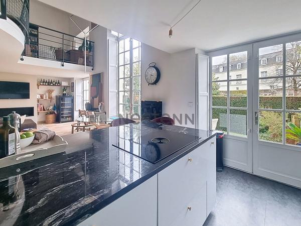 COUP DE COEUR - TOURS CENTRE CATHEDRALE - TRIPLEX 6 PIECES 151.04 m2 - 4 CHAMBRES - DOUBLE STATIONNEMENTS - JARDIN PRIVE