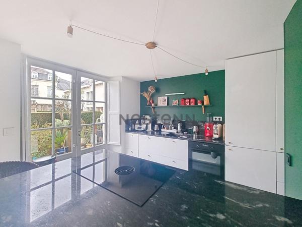 COUP DE COEUR - TOURS CENTRE CATHEDRALE - TRIPLEX 6 PIECES 151.04 m2 - 4 CHAMBRES - DOUBLE STATIONNEMENTS - JARDIN PRIVE