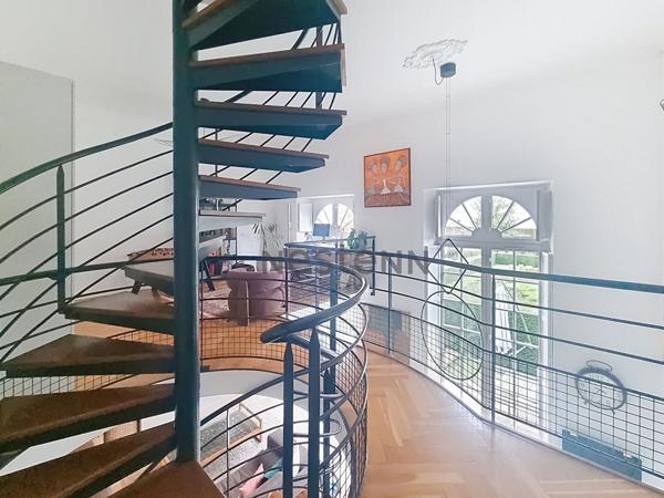 COUP DE COEUR - TOURS CENTRE CATHEDRALE - TRIPLEX 6 PIECES 151.04 m2 - 4 CHAMBRES - DOUBLE STATIONNEMENTS - JARDIN PRIVE