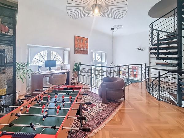 COUP DE COEUR - TOURS CENTRE CATHEDRALE - TRIPLEX 6 PIECES 151.04 m2 - 4 CHAMBRES - DOUBLE STATIONNEMENTS - JARDIN PRIVE