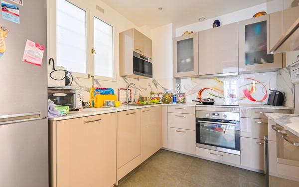 Appartement à vendre    3 pièces • 60,10 m2 Paris 10