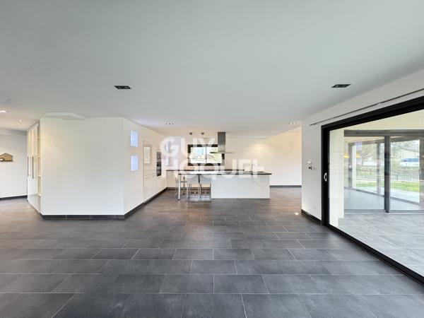 MAISON À LOUER DE 5 PIÈCES DE 167,96 M²