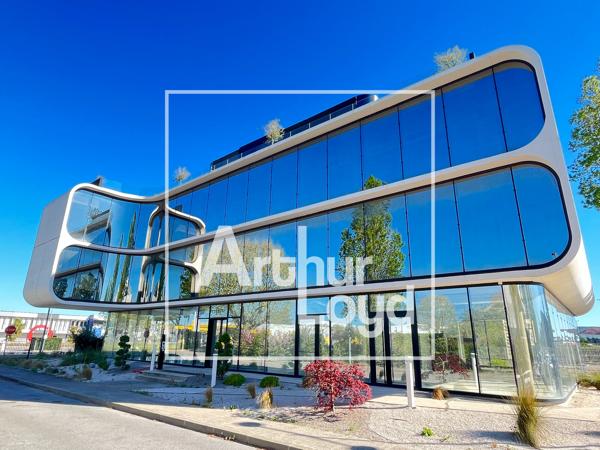 Immeuble indépendant à louer à Mauguio bureaux avec rooftop terrasse