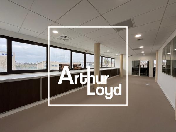 Immeuble indépendant à louer à Mauguio bureaux avec rooftop terrasse
