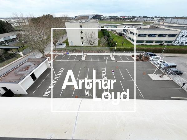 Immeuble indépendant à louer à Mauguio bureaux avec rooftop terrasse