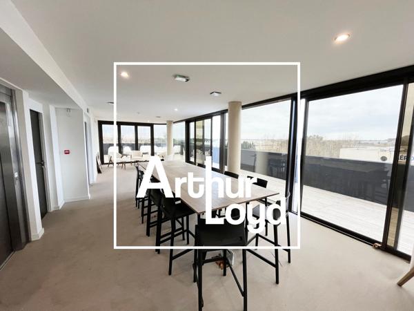 Immeuble indépendant à louer à Mauguio bureaux avec rooftop terrasse