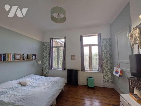 **Découvrez une perle rare** : une vaste maison de caractère, alliant authenticité et confort m...