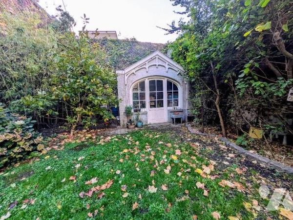 **Découvrez une perle rare** : une vaste maison de caractère, alliant authenticité et confort m...