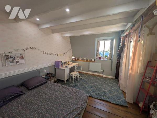 **Découvrez une perle rare** : une vaste maison de caractère, alliant authenticité et confort m...