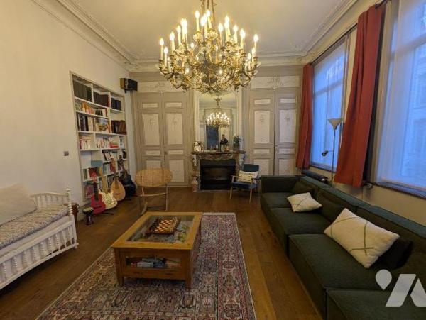 **Découvrez une perle rare** : une vaste maison de caractère, alliant authenticité et confort m...