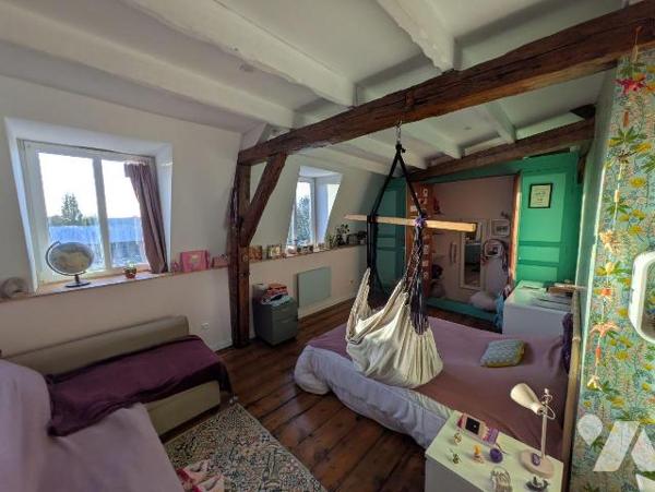 **Découvrez une perle rare** : une vaste maison de caractère, alliant authenticité et confort m...