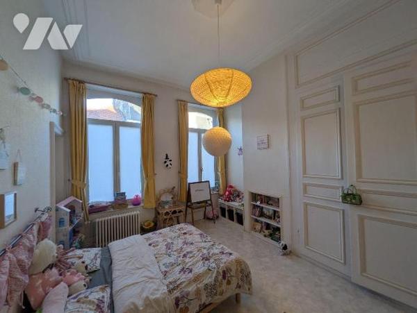 **Découvrez une perle rare** : une vaste maison de caractère, alliant authenticité et confort m...