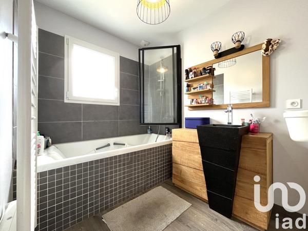 Maison 4 pièces de 107 m² à Mios (33380)