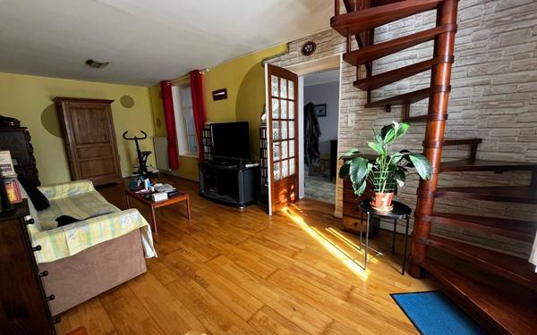 Maison à vendre    6 pièces •  Bézenet