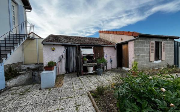 Maison à vendre    6 pièces •  Bézenet