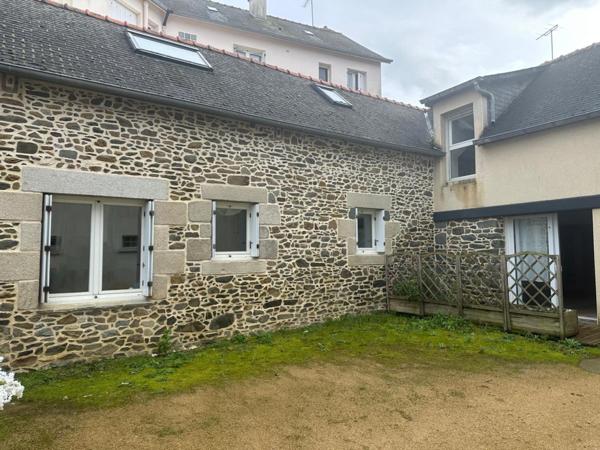 Immeuble à BINIC ETABLES SUR MER, 22520 - 111m²