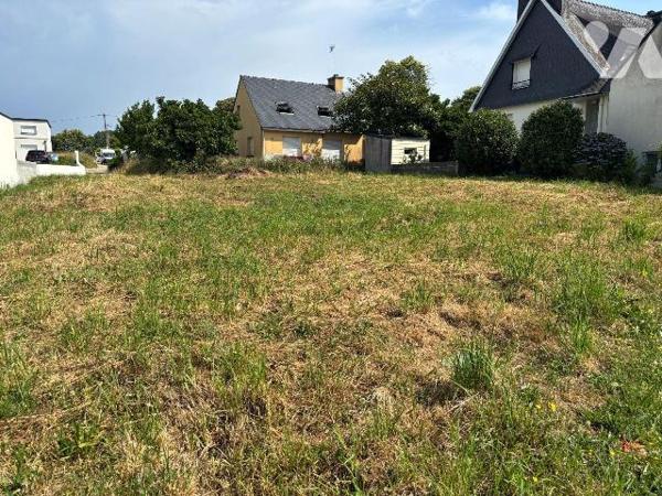 Terrains a Vendre à BRIEC, en Finistère Sud (29), en EXCLUSIVITE, au Coeur du Bourg, Rare sur l...