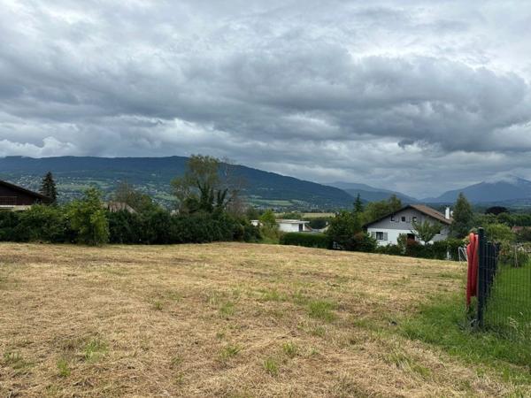 VETRAZ-MONTHOUX : Terrain constructible de 1956 m²
