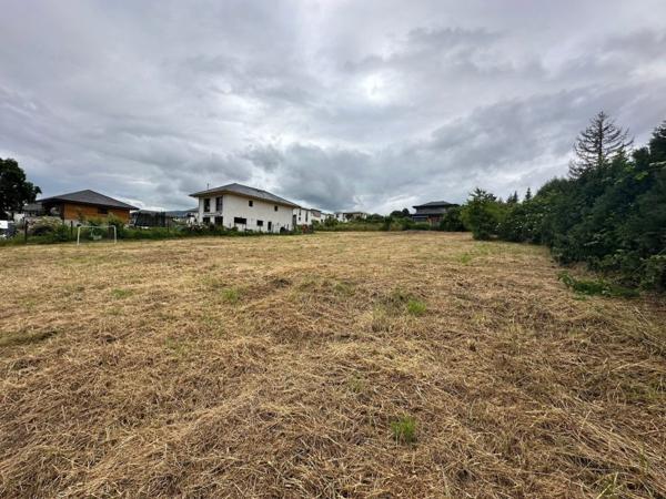 VETRAZ-MONTHOUX : Terrain constructible de 1956 m²