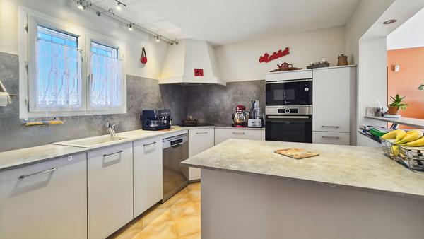 MORIERES LES AVIGNON - Maison 125 m2 4 chambres avec piscine